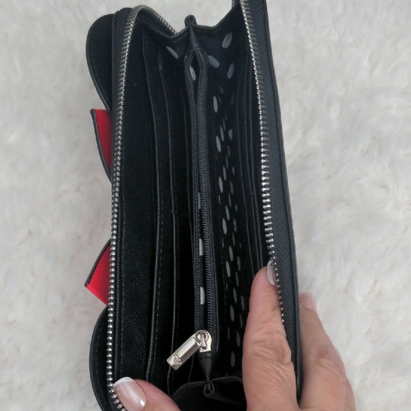 Loungefly Minnie Mouse Clutch Wallet - Picture 5 of 14